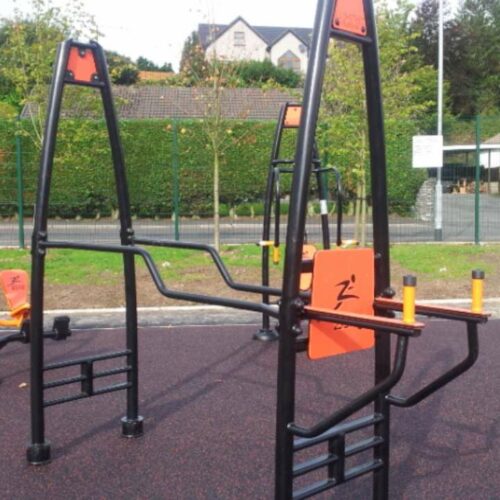 Outdoor fitness Parallel Bars 9 Net als al onze outdoor fitness toestellen is ook deze leverbaar in divers kleuren